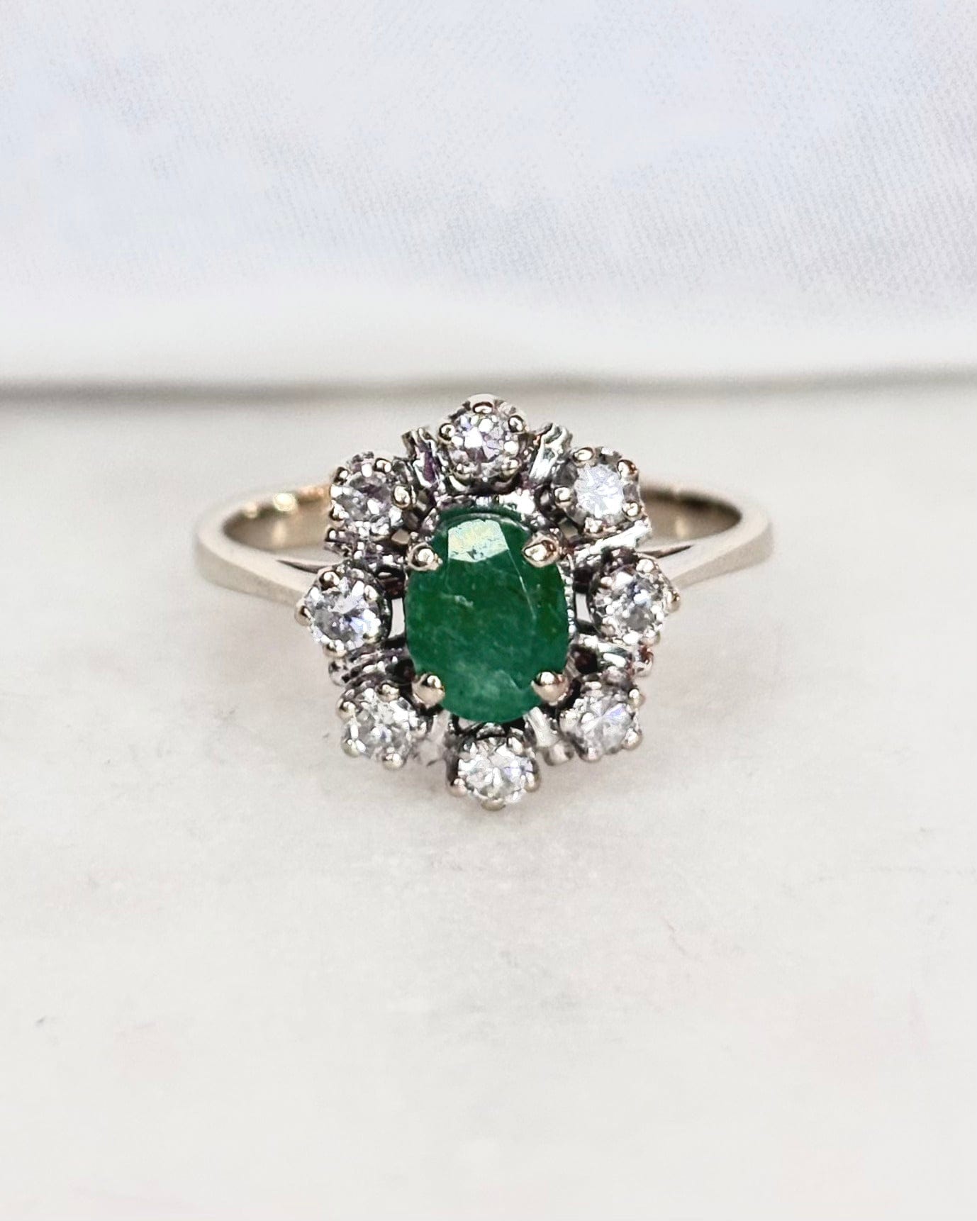Bague Marguerite Emeraude &amp; Diamants "Lolita" - Elliade Paris