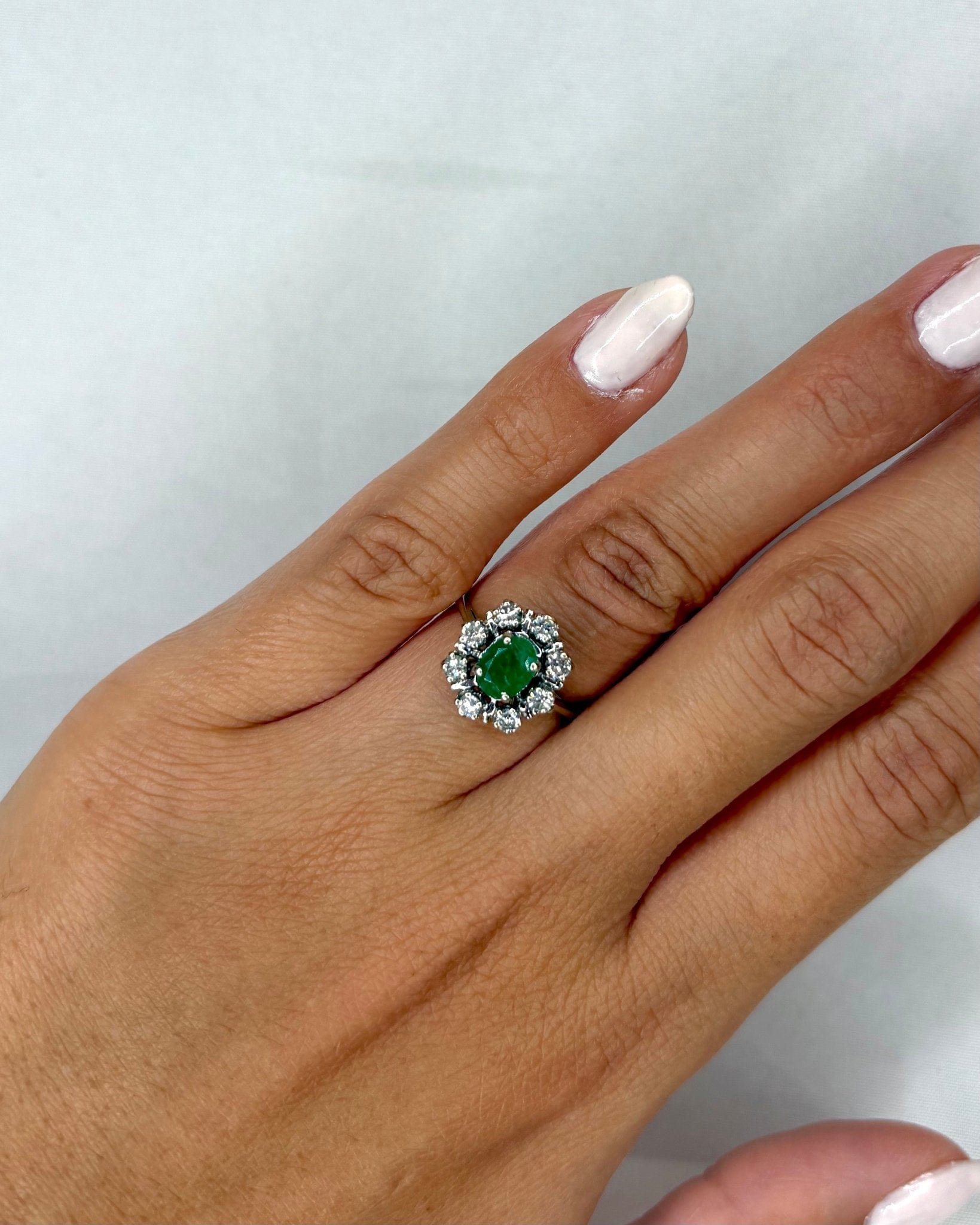 Bague Marguerite Emeraude &amp; Diamants "Lolita" - Elliade Paris