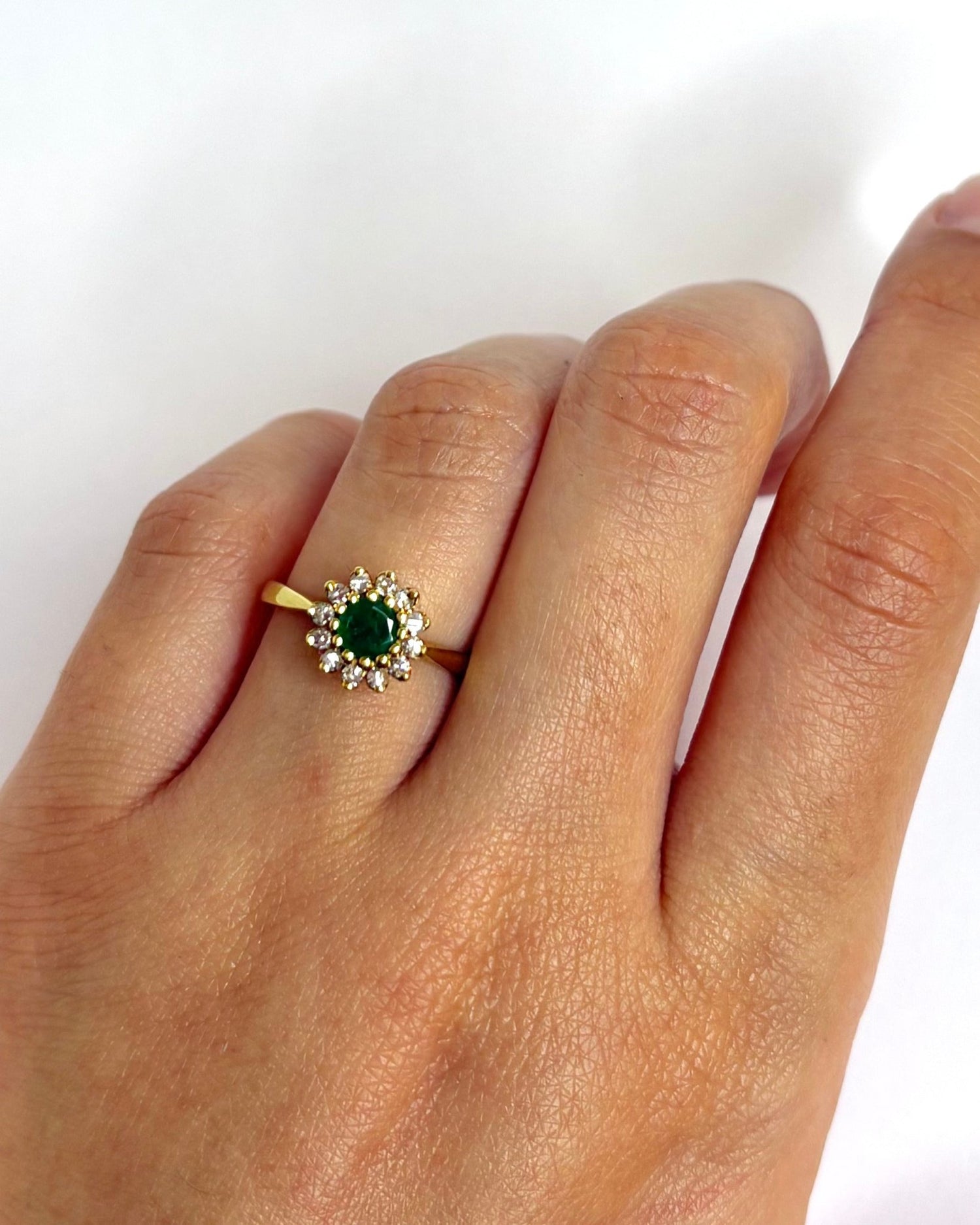 Bague Marguerite Émeraude &amp; Diamants "Louna" - Elliade Paris