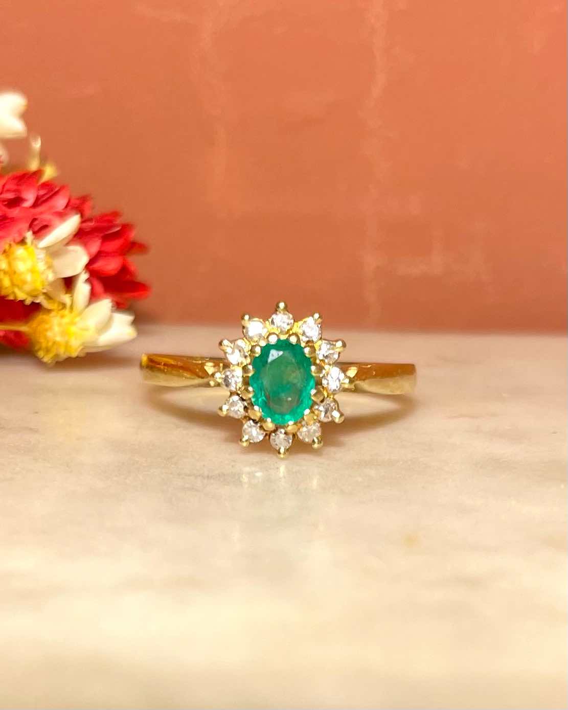 Bague Marguerite Emeraude &amp; Diamants "Lucille" - Elliade Paris
