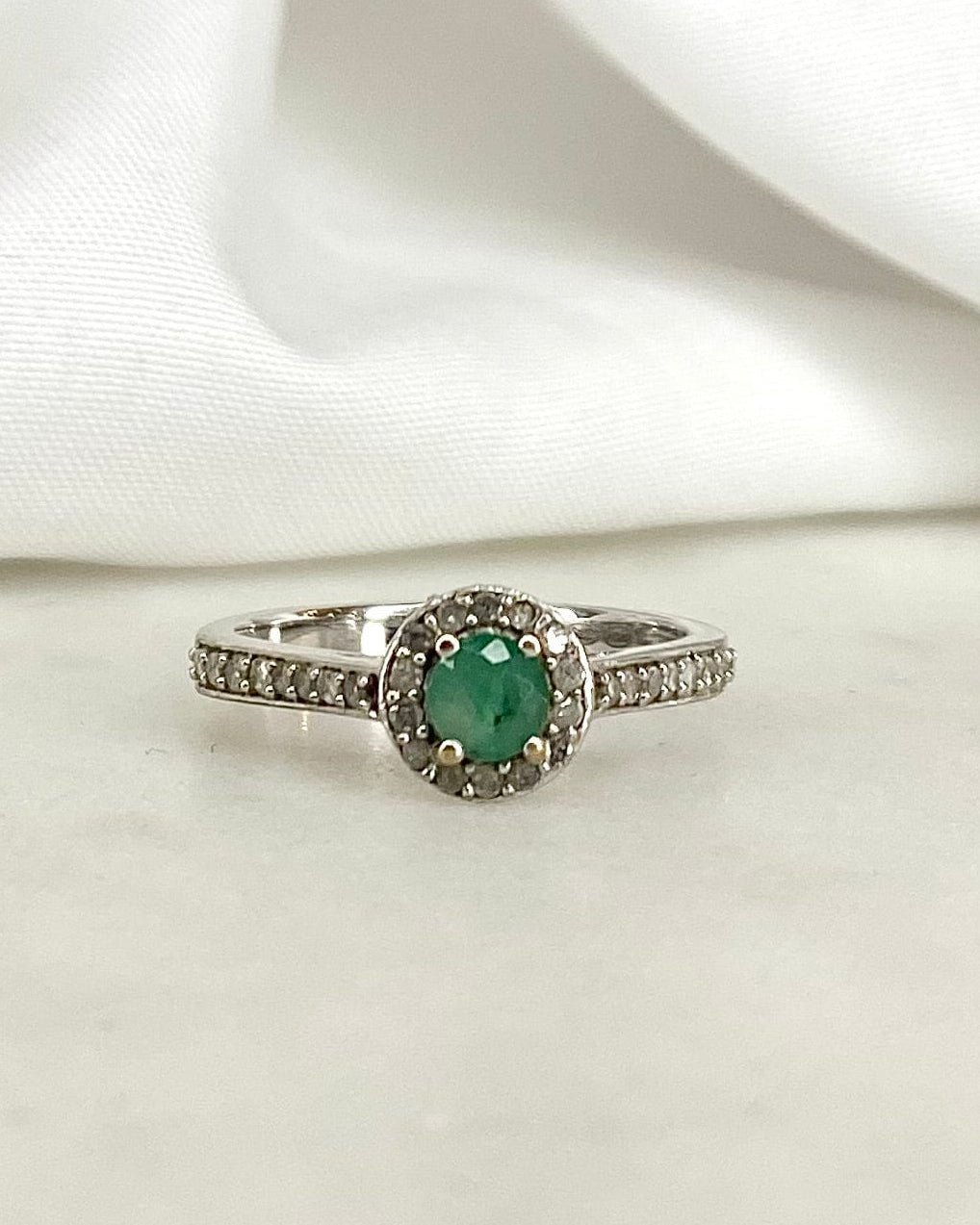 Bague Marguerite Émeraude &amp; Diamants "Mahé" - Elliade Paris