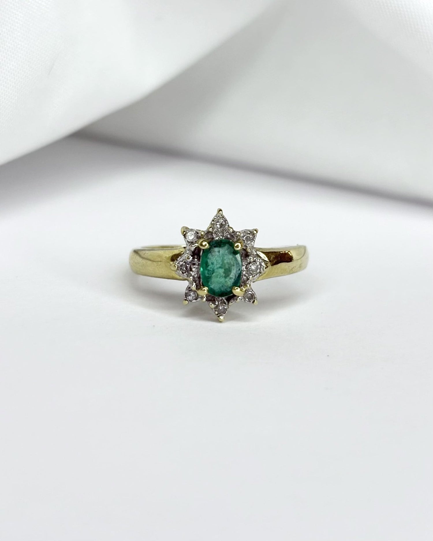 Bague Marguerite Émeraude &amp; Diamants &quot;Manolia&quot; - Elliade Paris