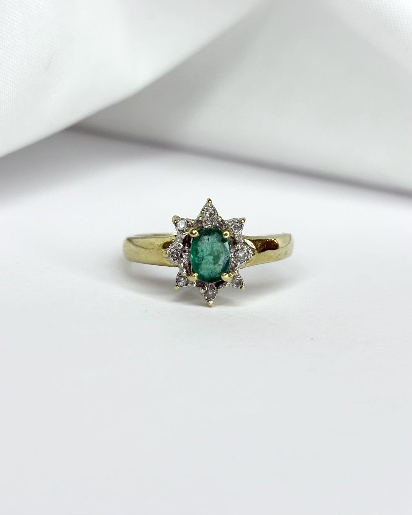 Bague Marguerite Émeraude &amp; Diamants &quot;Manolia&quot; - Elliade Paris