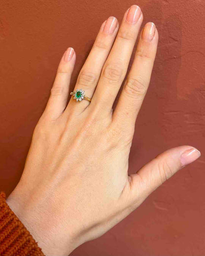 Bague Marguerite Émeraude &amp; Diamants &quot;Mathilda&quot; - Elliade Paris