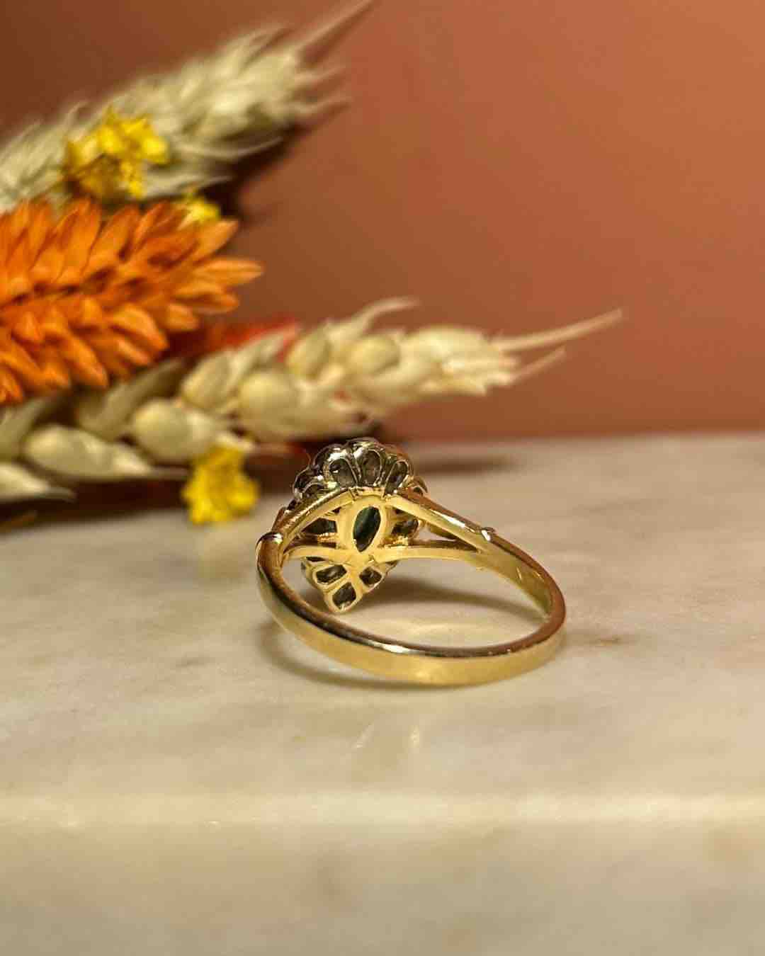Bague Marguerite Émeraude &amp; Diamants &quot;Mathilda&quot; - Elliade Paris
