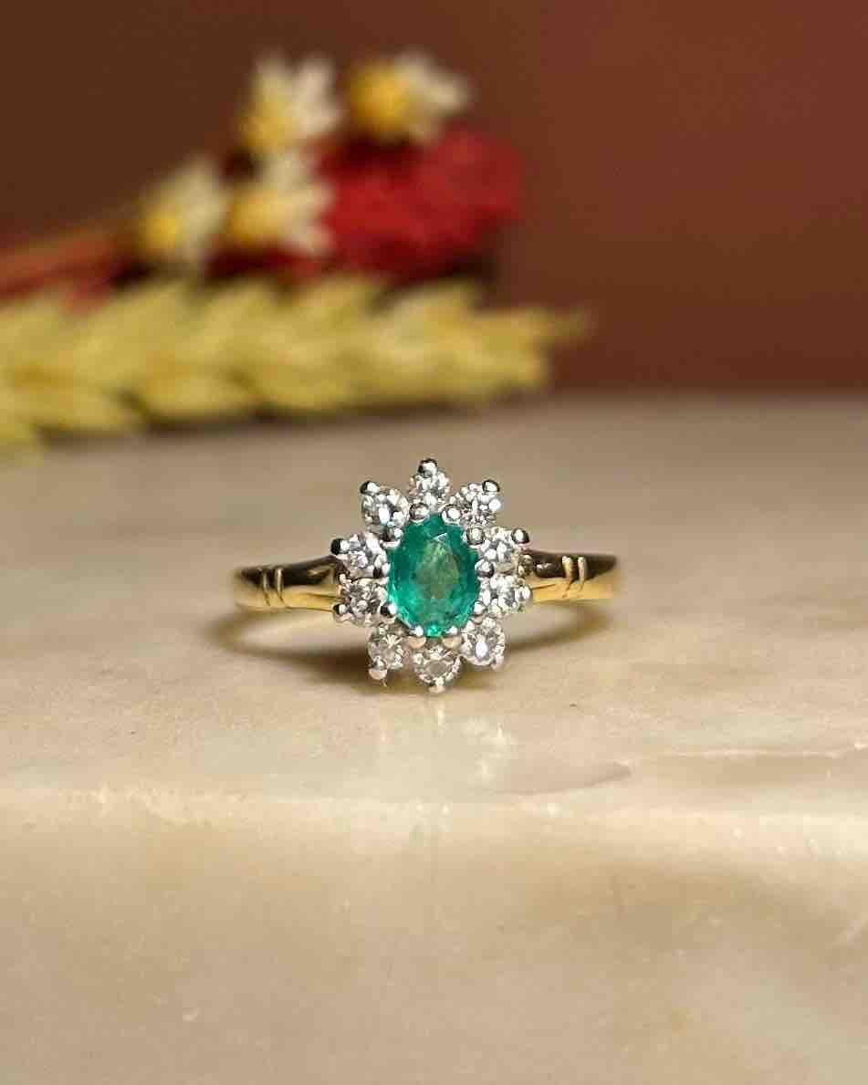 Bague Marguerite Émeraude &amp; Diamants "Mathilda" - Elliade Paris