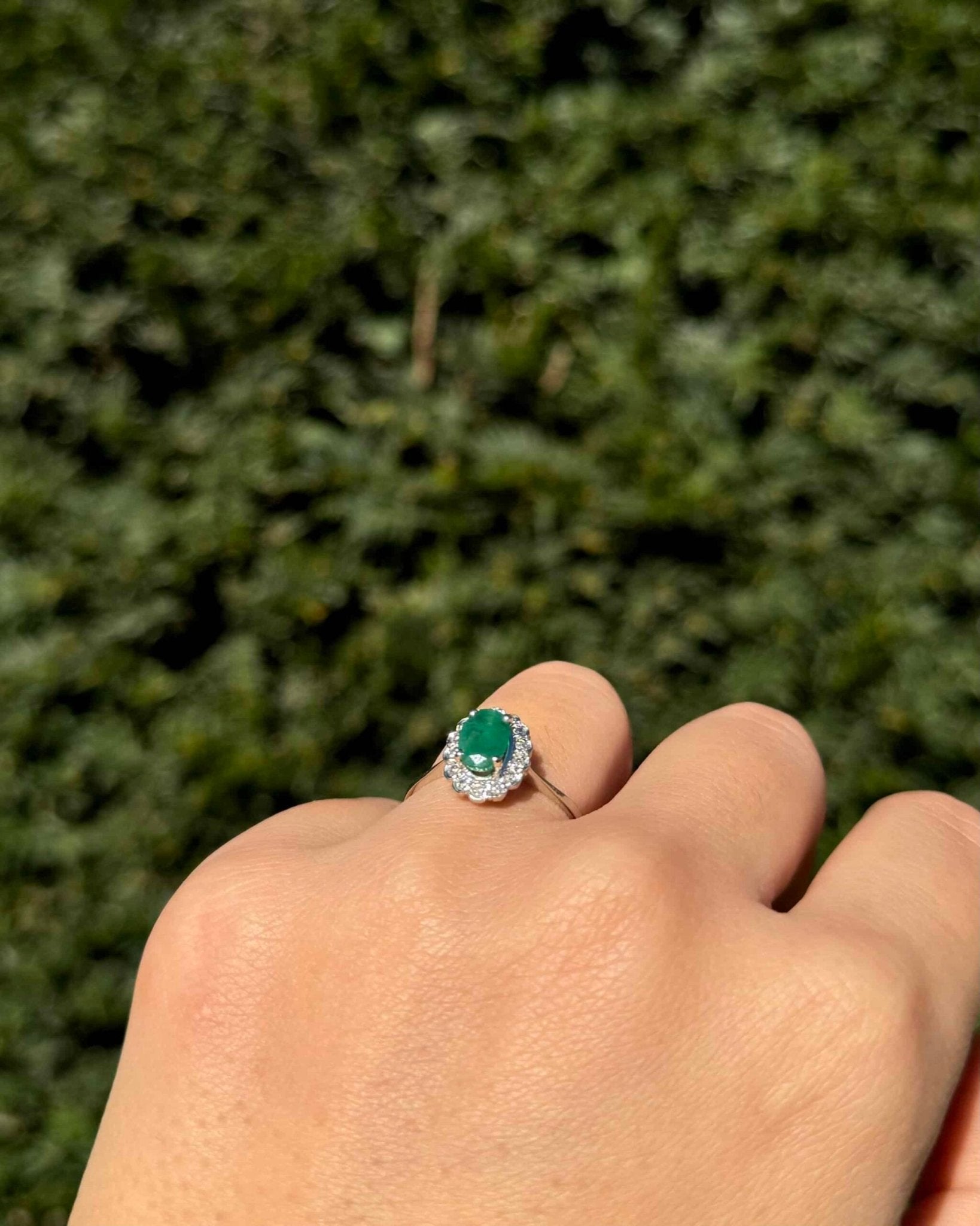 Bague Marguerite Émeraude &amp; Diamants "Miriam" - Elliade Paris