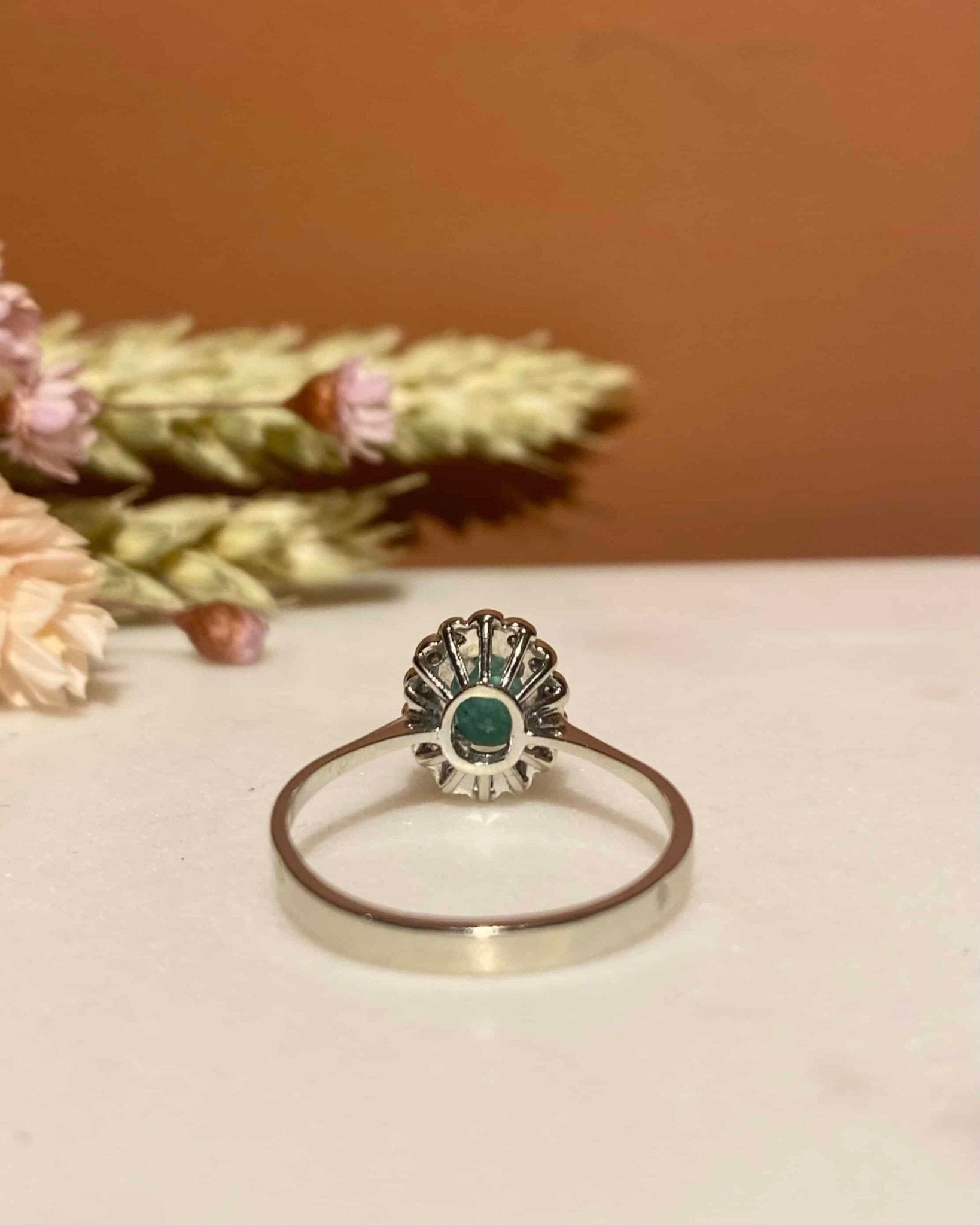 Bague Marguerite Émeraude &amp; Diamants "Miriam" - Elliade Paris