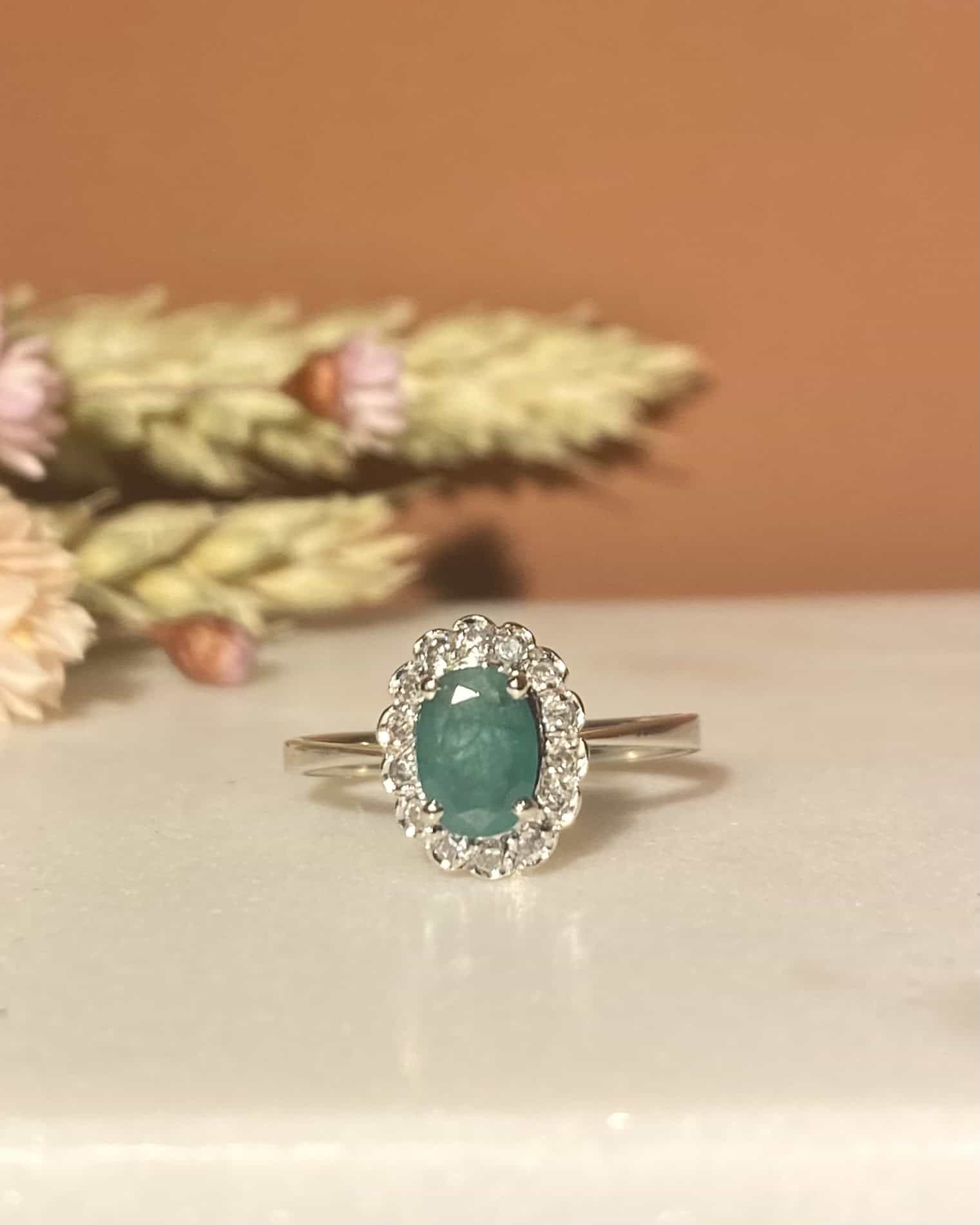 Bague Marguerite Émeraude &amp; Diamants "Miriam" - Elliade Paris