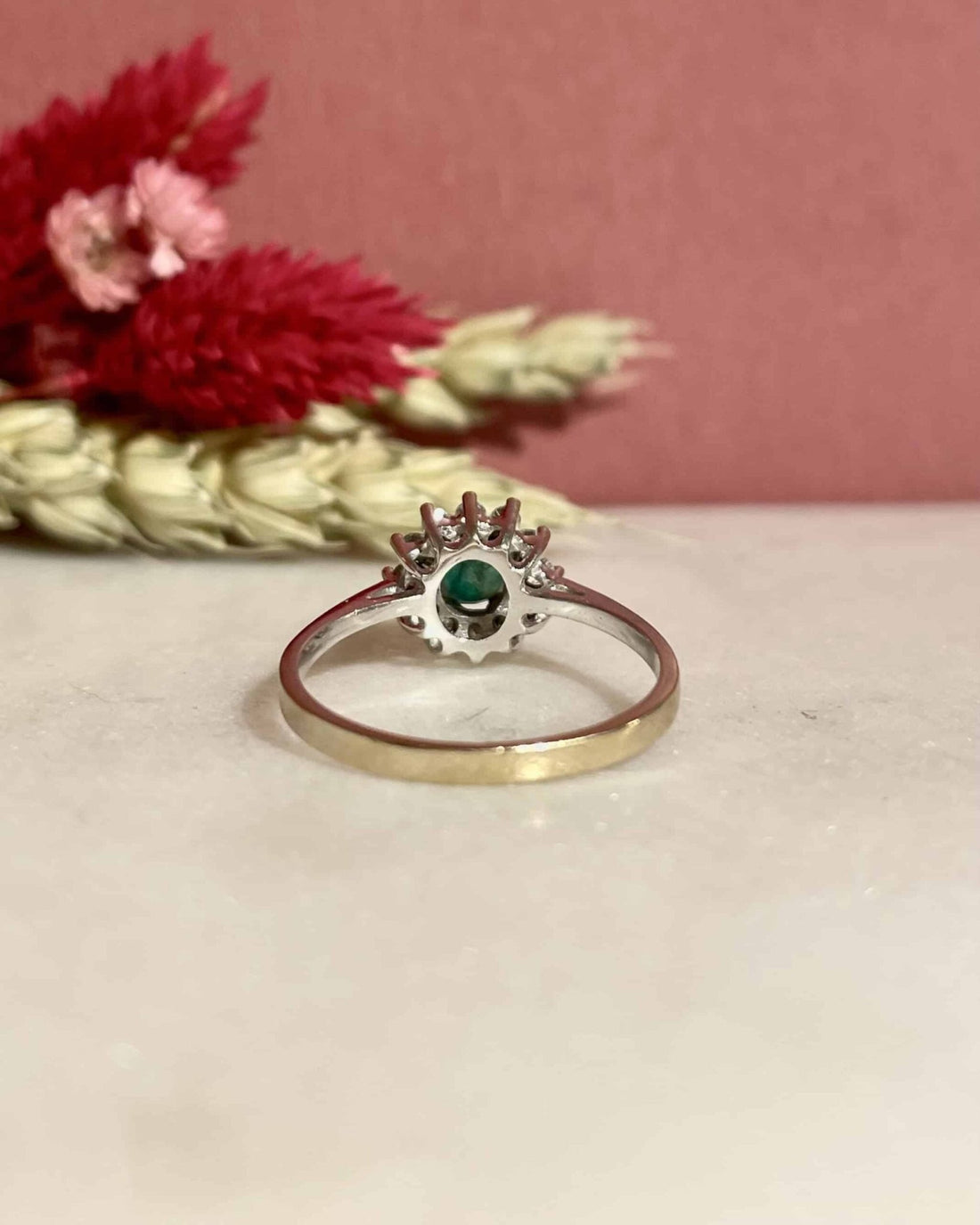 Bague Marguerite Émeraude &amp; Diamants &quot;Noelle&quot; - Elliade Paris