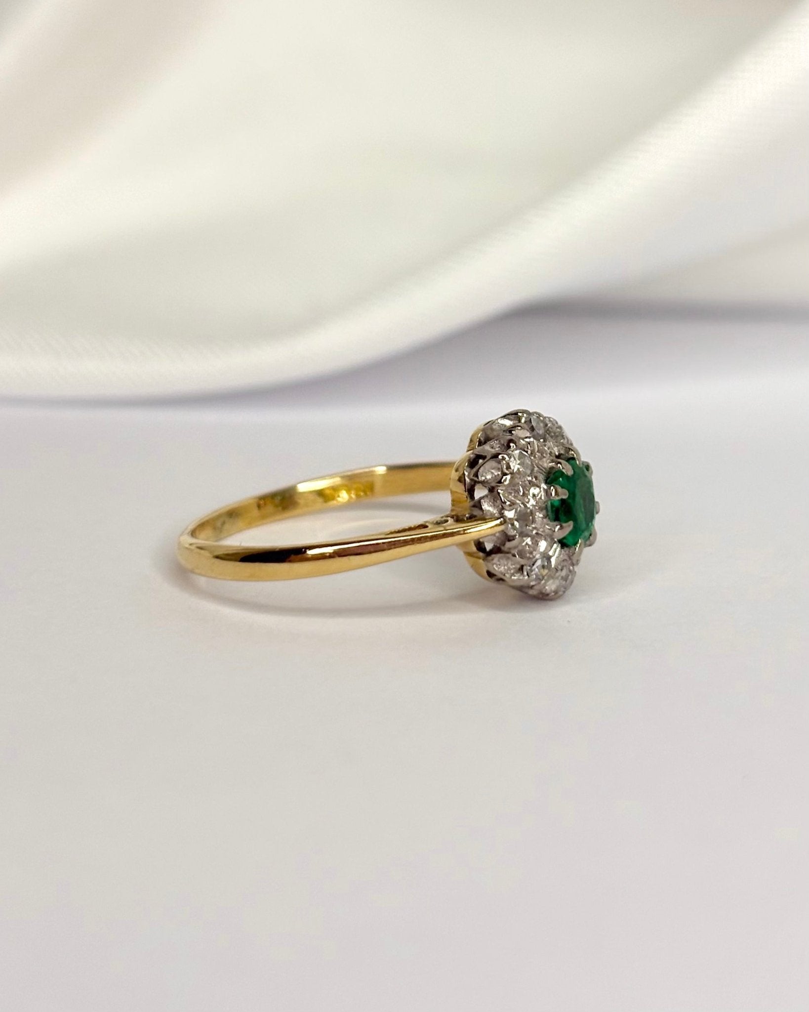 Bague Marguerite Émeraude &amp; Diamants "Shana" - Elliade Paris