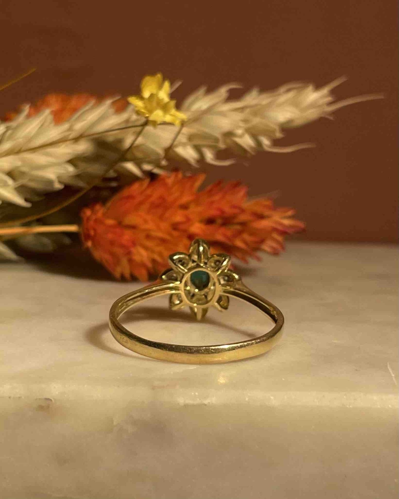 Bague Marguerite Emeraude &amp; Diamants "Solange" - Elliade Paris