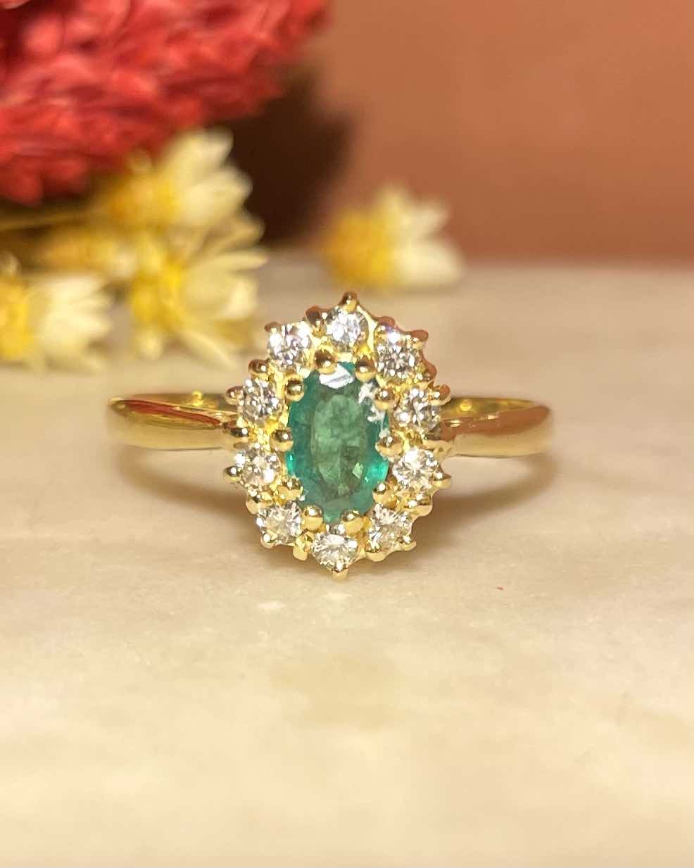 Bague Marguerite Emeraude &amp; Diamants "Sonya" - Elliade Paris
