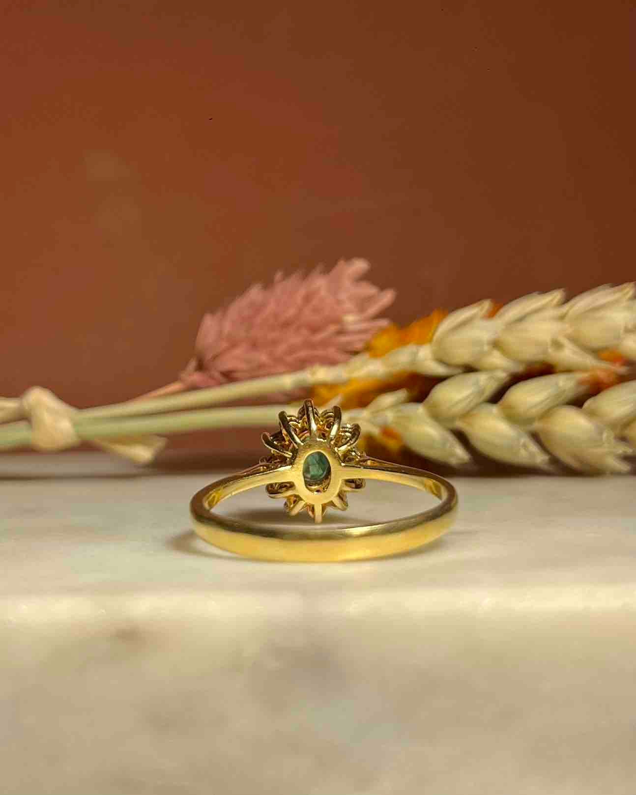 Bague Marguerite Émeraude &amp; Diamants "Sophia" - Elliade Paris