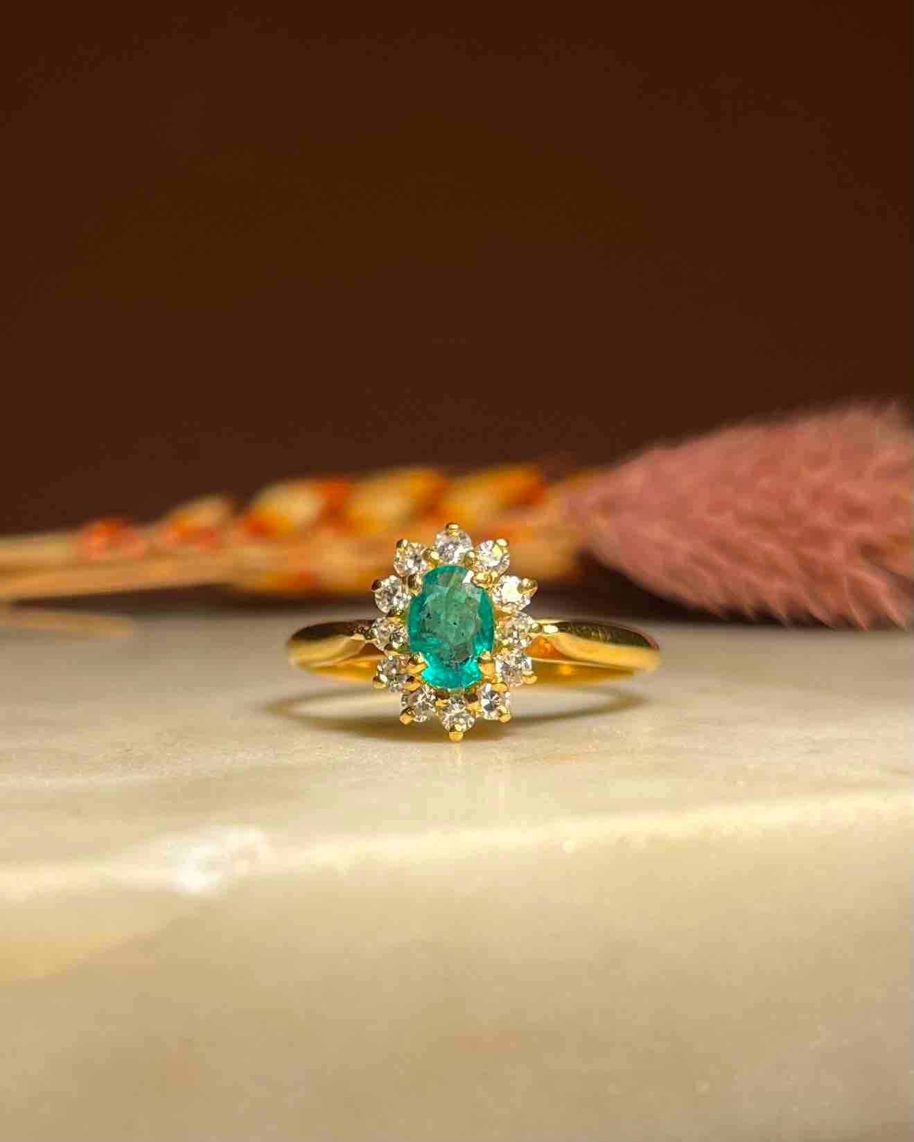 Bague Marguerite Émeraude &amp; Diamants "Tamara" - Elliade Paris