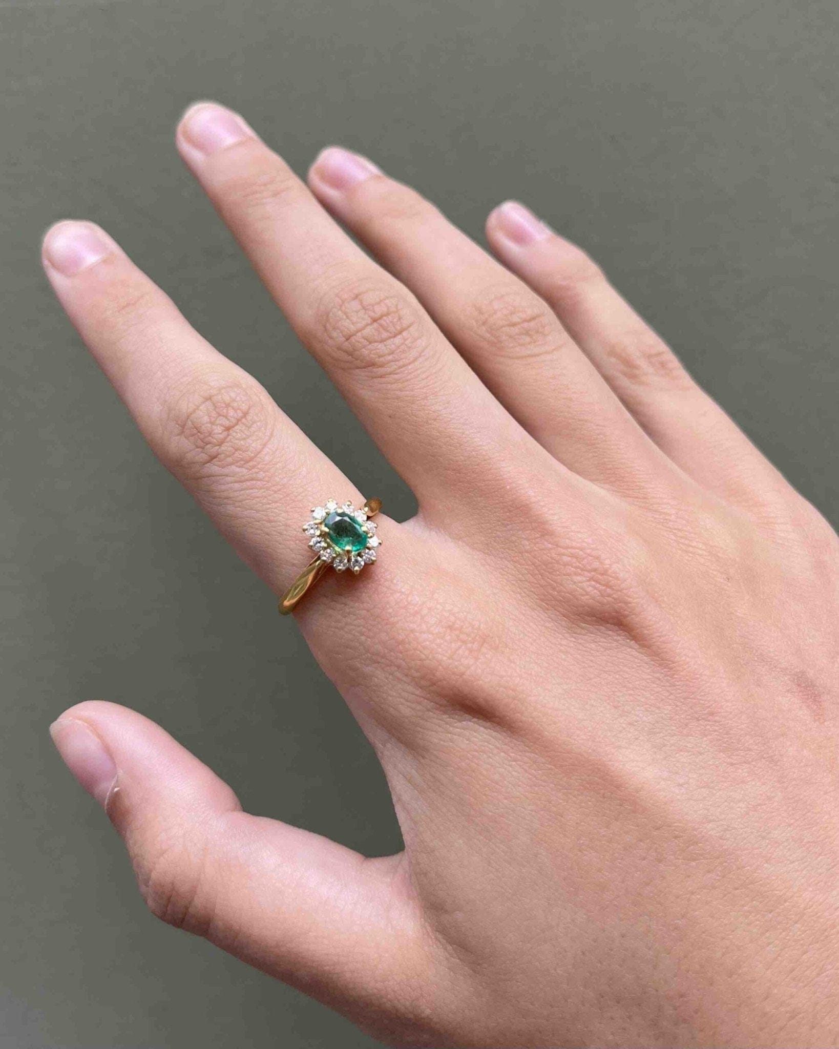 Bague Marguerite Émeraude &amp; Diamants "Tamara" - Elliade Paris