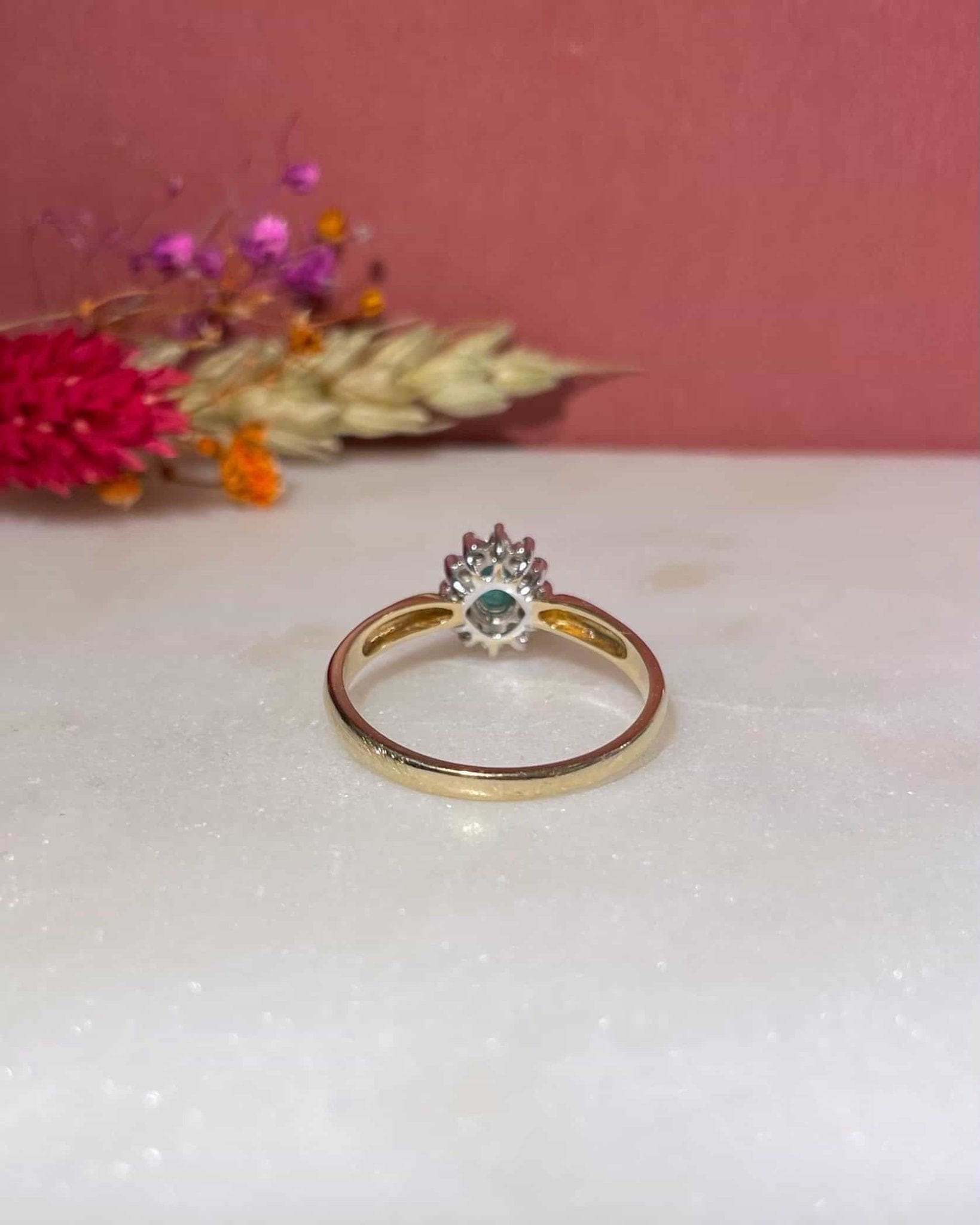 Bague Marguerite Émeraude &amp; Diamants "Tiffany" - Elliade Paris