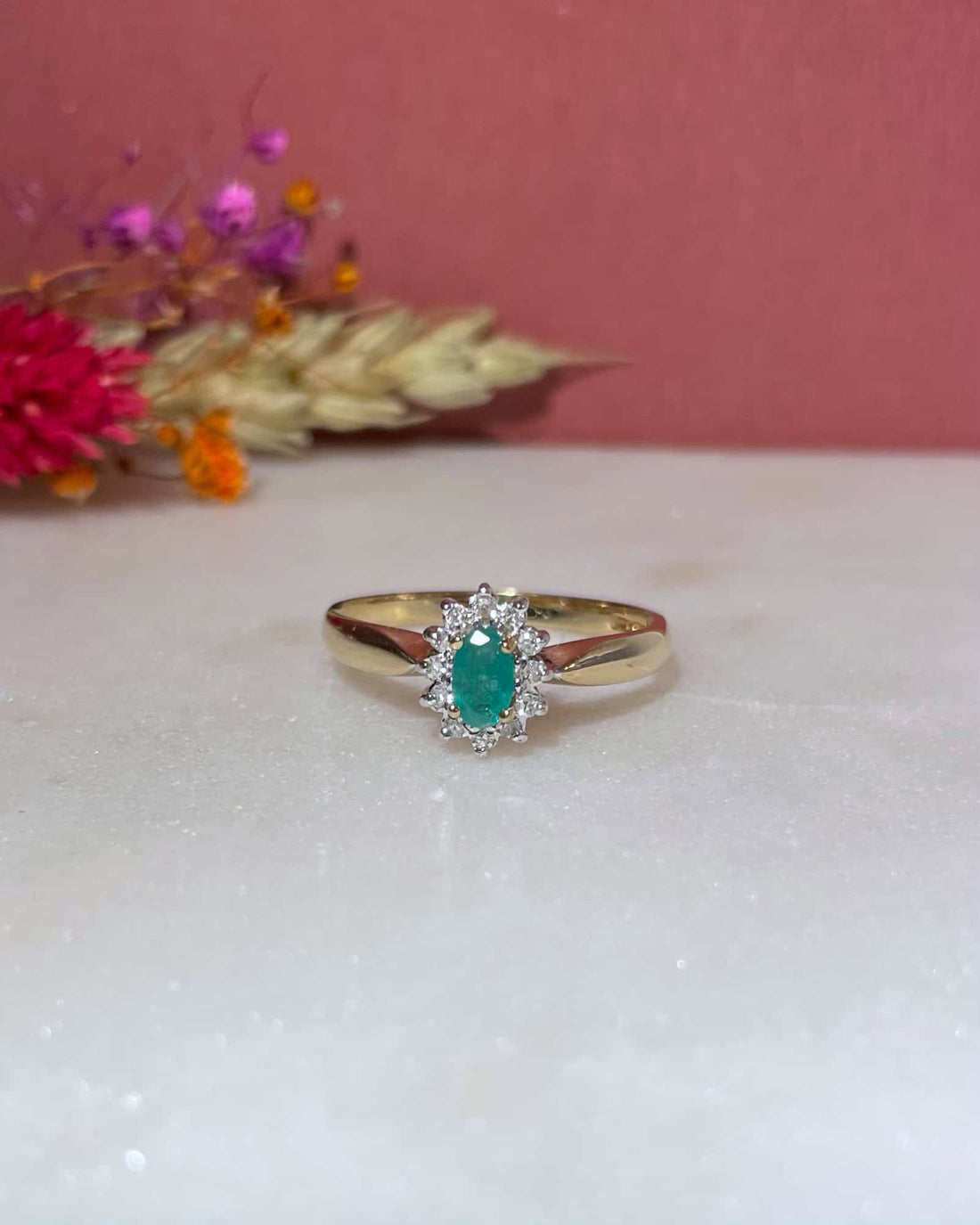 Bague Marguerite Émeraude &amp; Diamants &quot;Tiffany&quot; - Elliade Paris