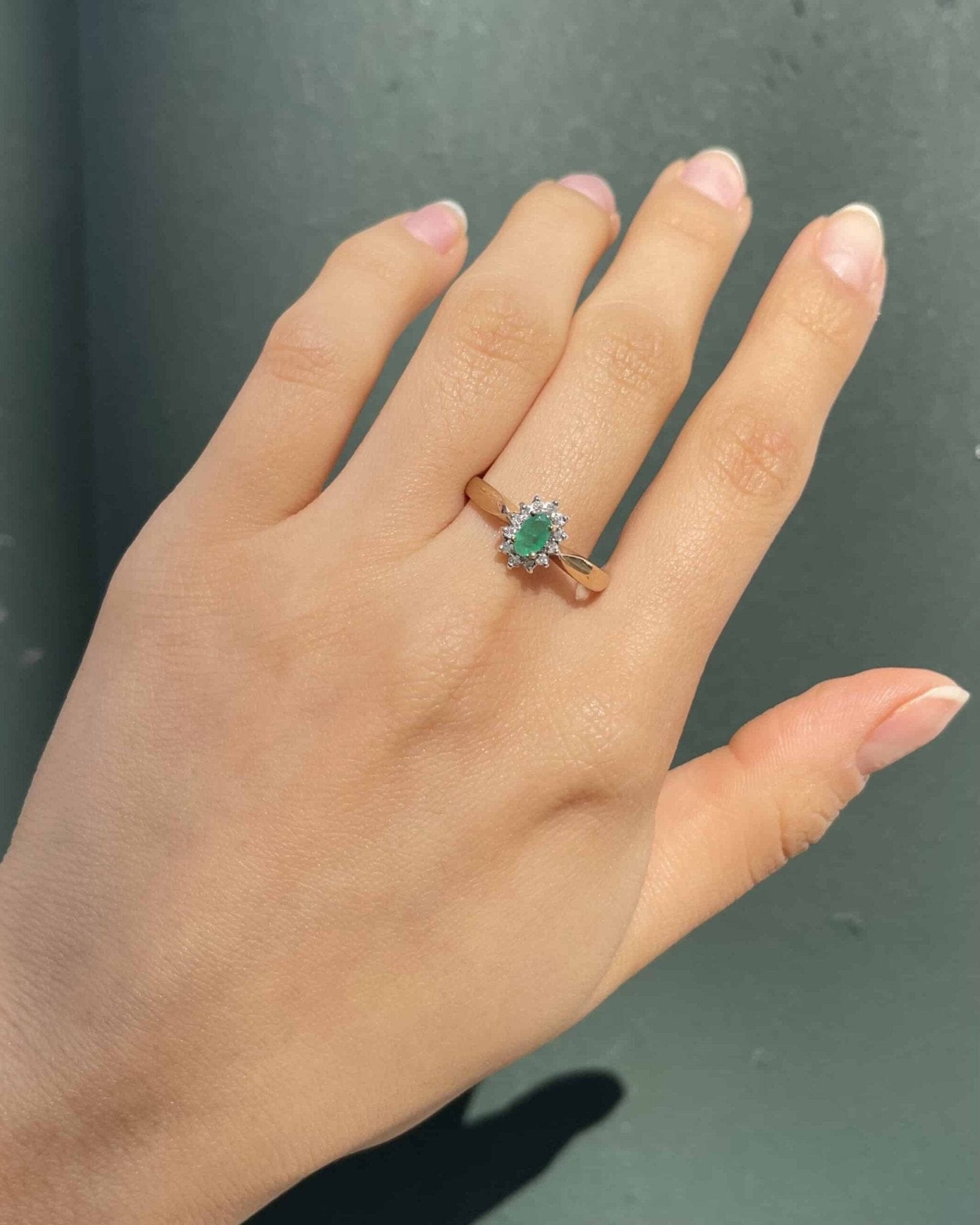 Bague Marguerite Émeraude &amp; Diamants "Tiffany" - Elliade Paris