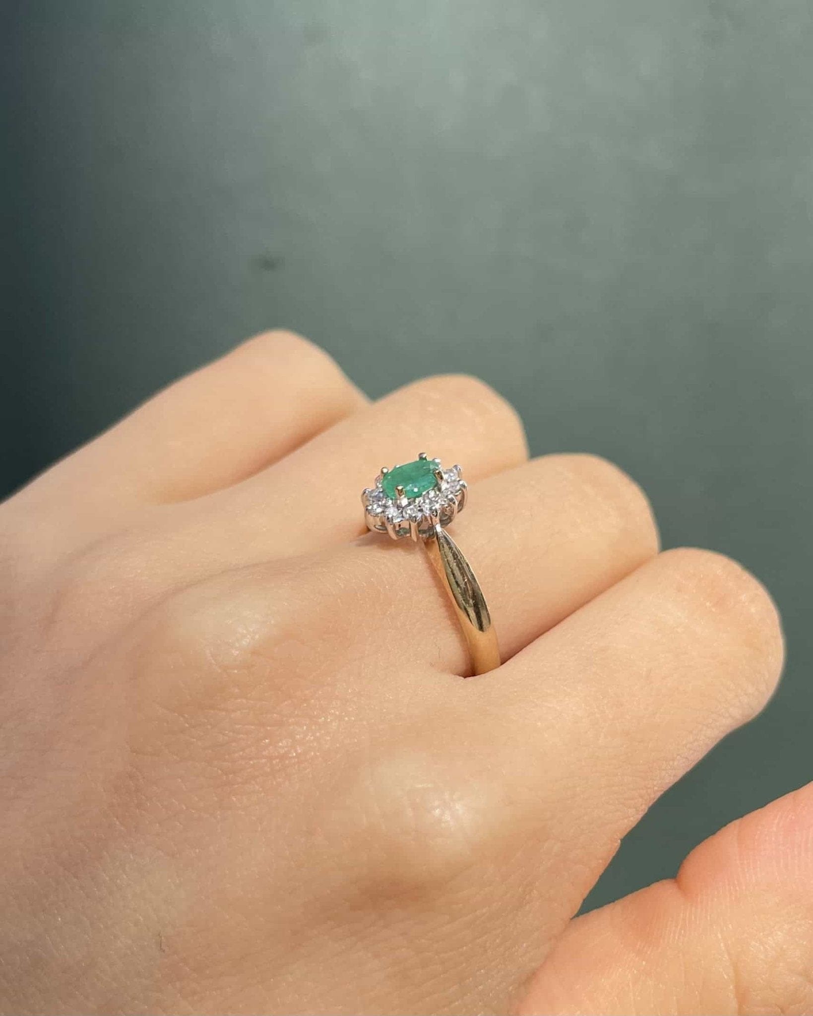 Bague Marguerite Émeraude &amp; Diamants "Tiffany" - Elliade Paris