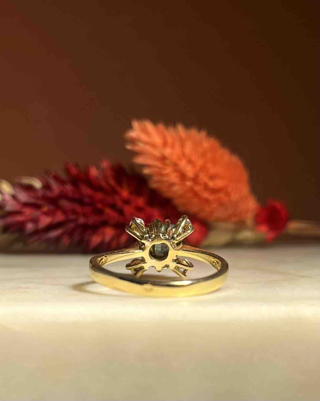 Bague Marguerite Émeraude &amp; Diamants "Tizia" - Elliade Paris