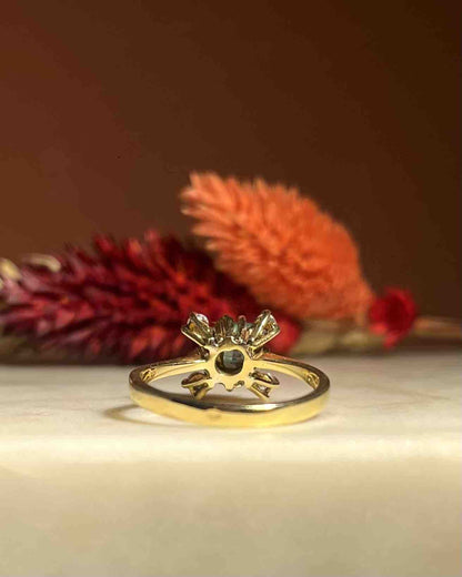 Bague Marguerite Émeraude &amp; Diamants &quot;Tizia&quot; - Elliade Paris