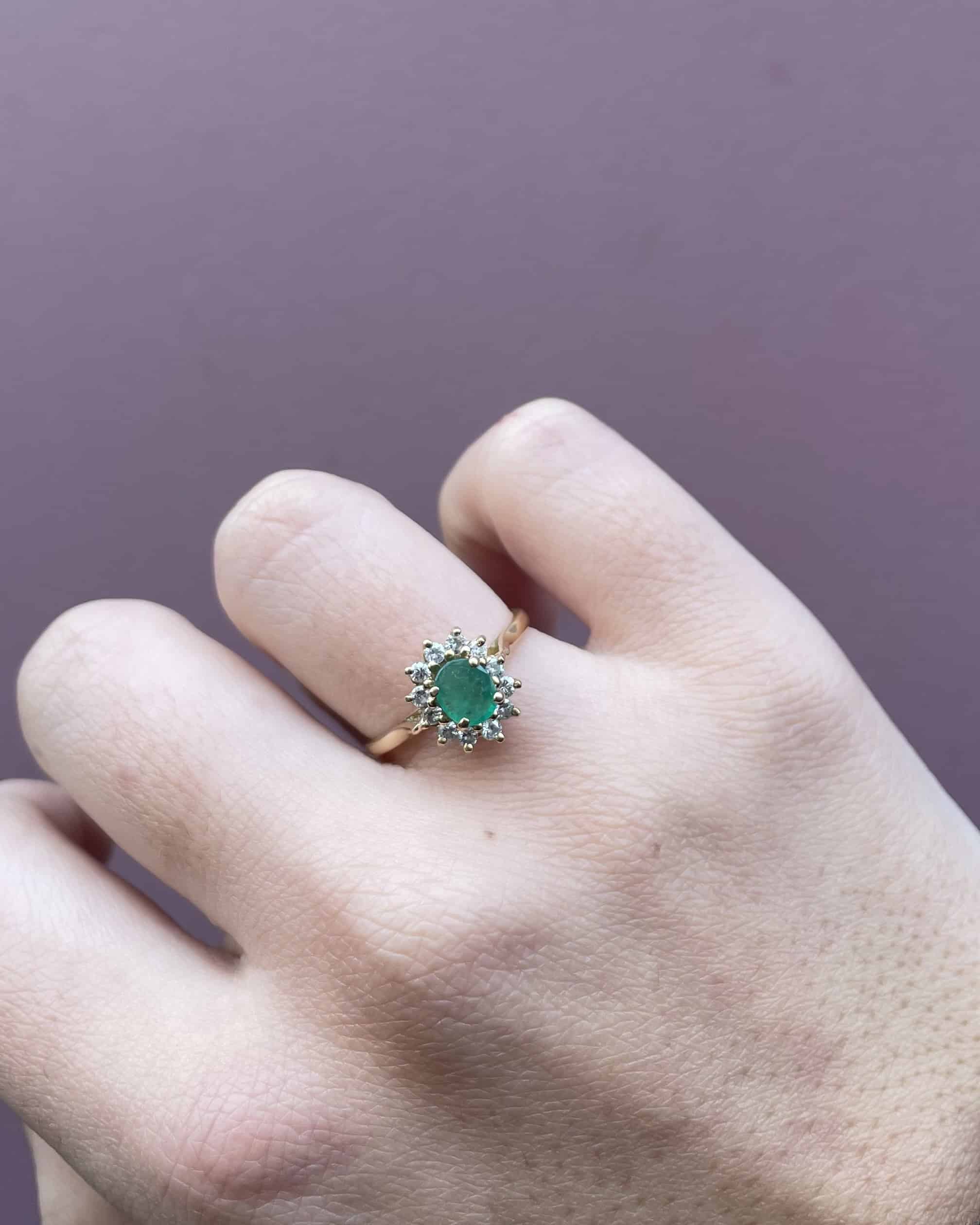 Bague Marguerite Émeraude &amp; Diamants "Khalisa" - Elliade Paris