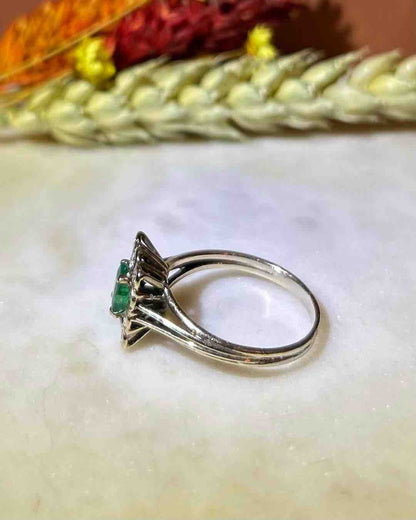 Bague Marguerite Émeraude et Diamants &quot;Alicia&quot; - Elliade Paris