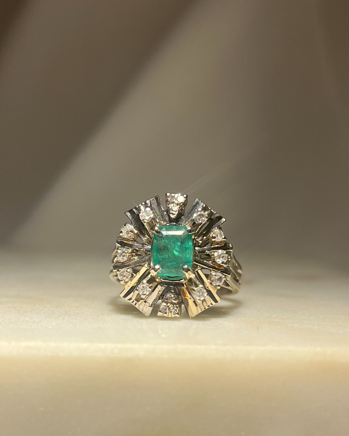 Bague Marguerite Émeraude et Diamants "Giana" - Elliade Paris