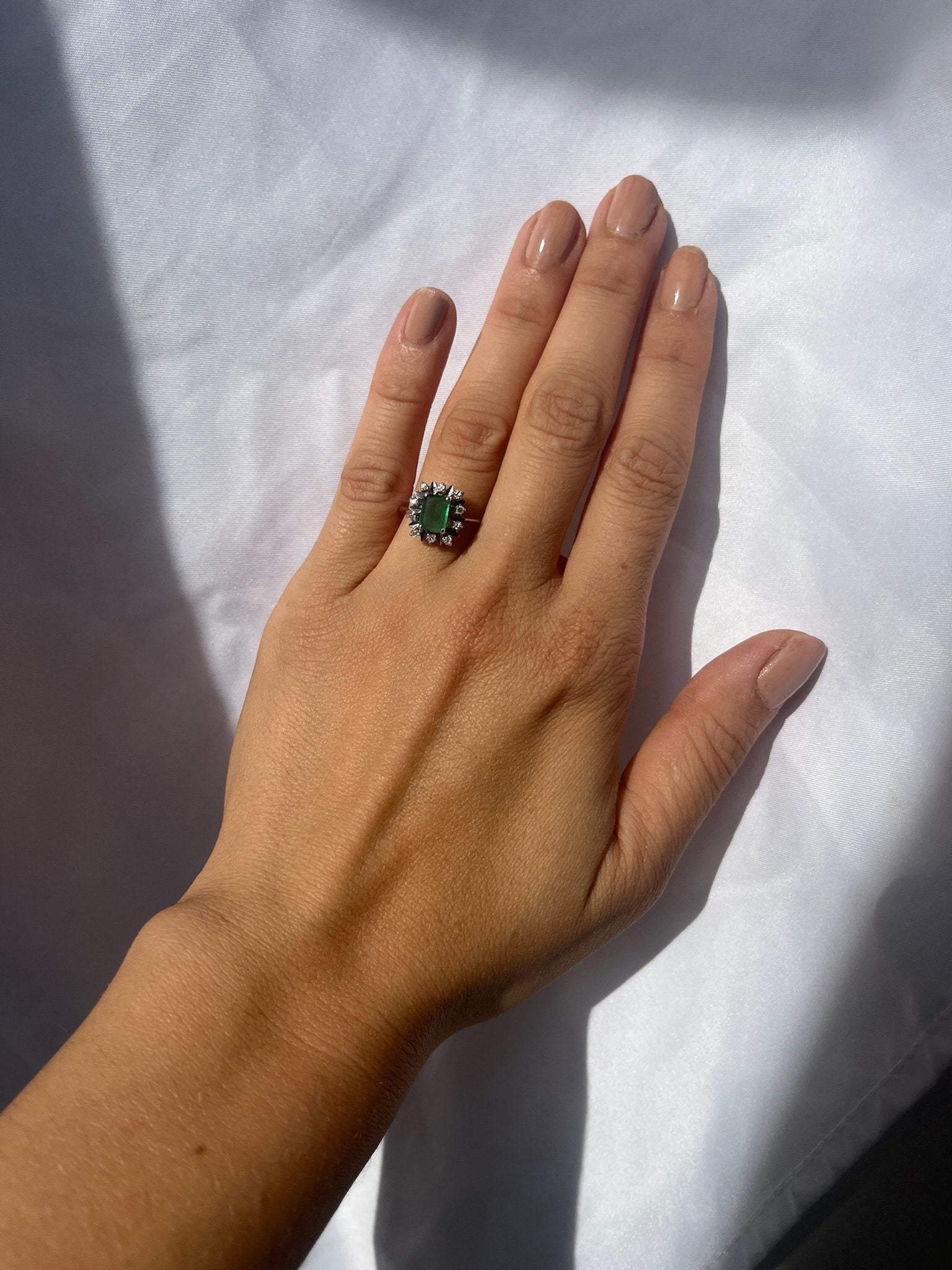 Bague Marguerite Emeraude et Diamants "Indira" - Elliade Paris