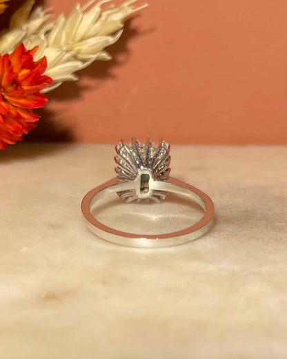 Bague Marguerite Émeraude et Diamants &quot;Kaori&quot; - Elliade Paris