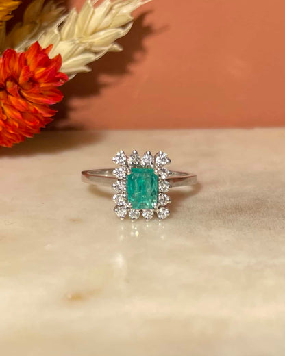 Bague Marguerite Émeraude et Diamants &quot;Kaori&quot; - Elliade Paris