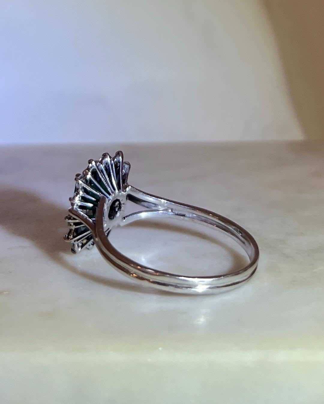Bague Marguerite Émeraude et Diamants "Ludivine" - Elliade Paris