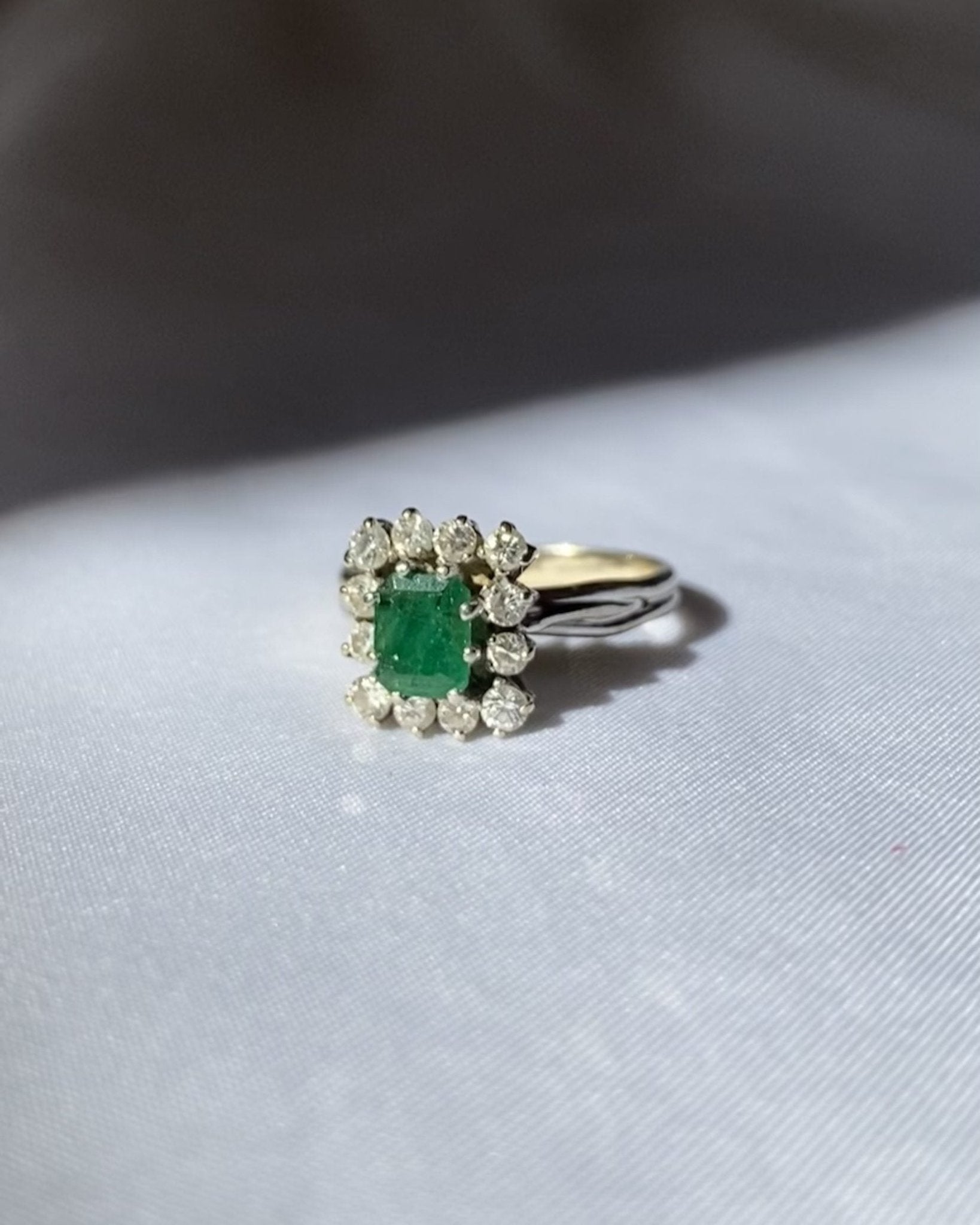 Bague Marguerite Emeraude et Diamants "Marta" - Elliade Paris