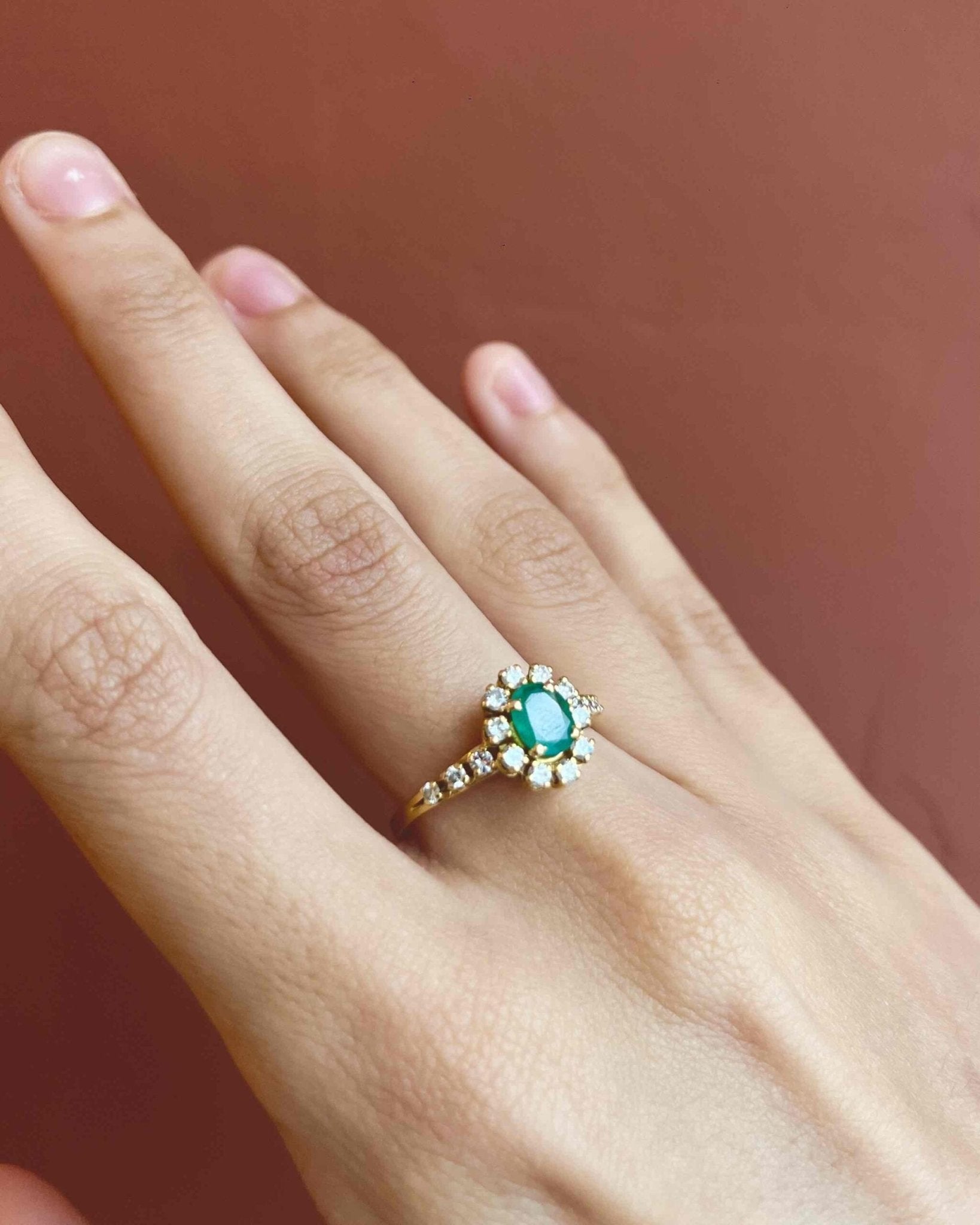 Bague Marguerite Émeraude et Diamants "Maryline" - Elliade Paris