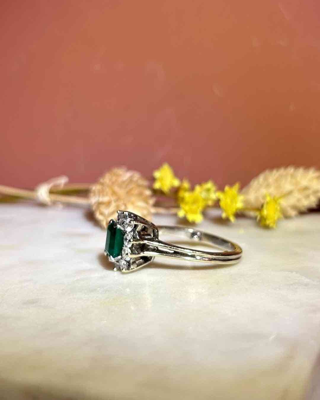 Bague Marguerite Émeraude et Diamants "Mathilde" - Elliade Paris