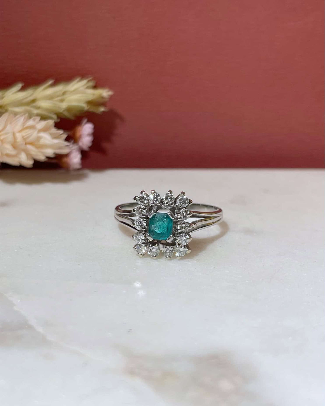 Bague Marguerite Émeraude &amp; Diamants 0.70 carat &quot;Lucile&quot;