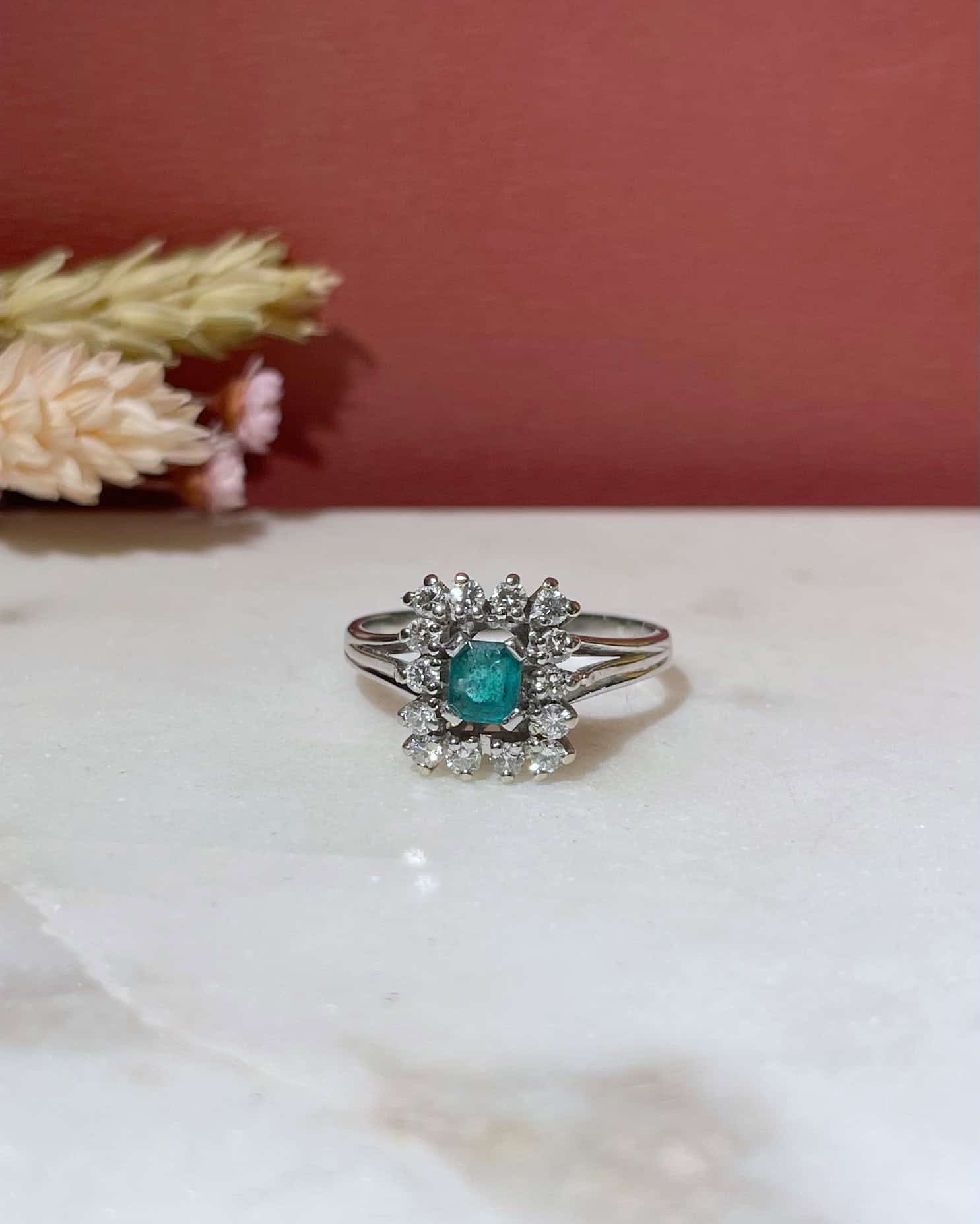 Bague Marguerite Émeraude &amp; Diamants 0.70 carat &quot;Lucile&quot;
