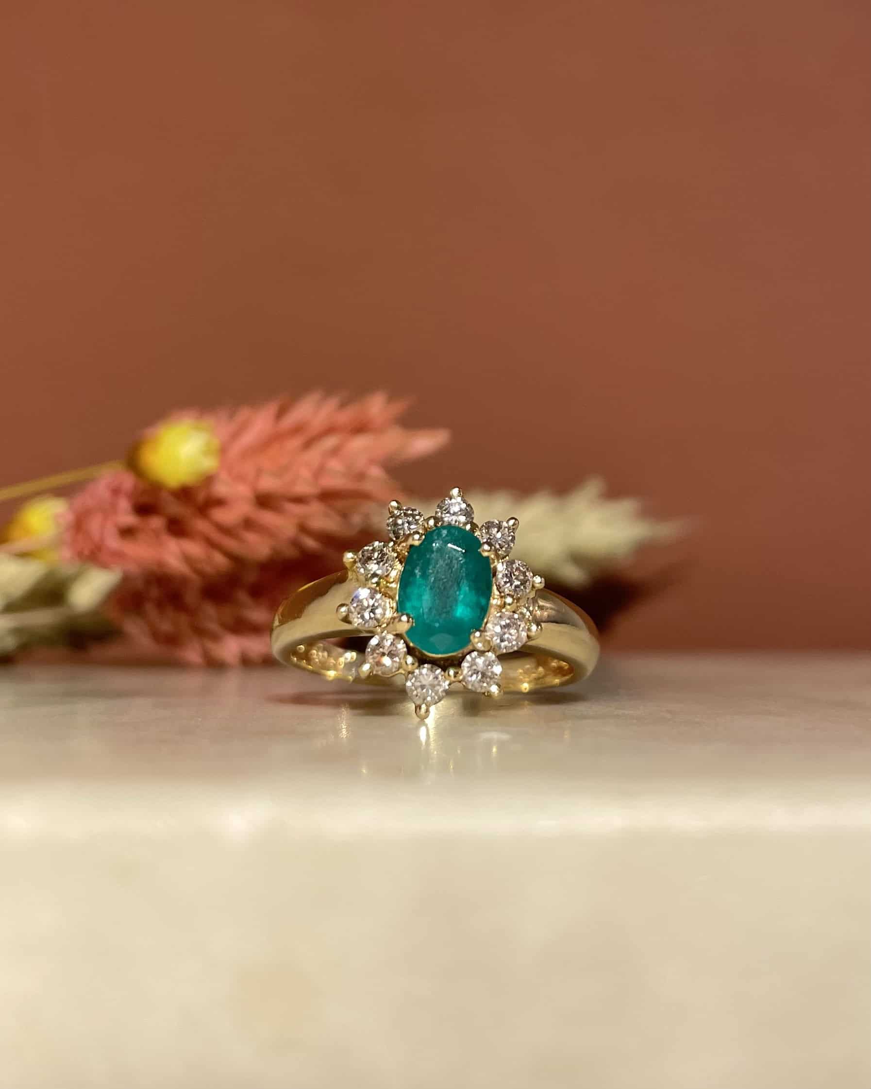 Anillo "Maelia" con margaritas de esmeralda y diamantes de 0,75 quilates
