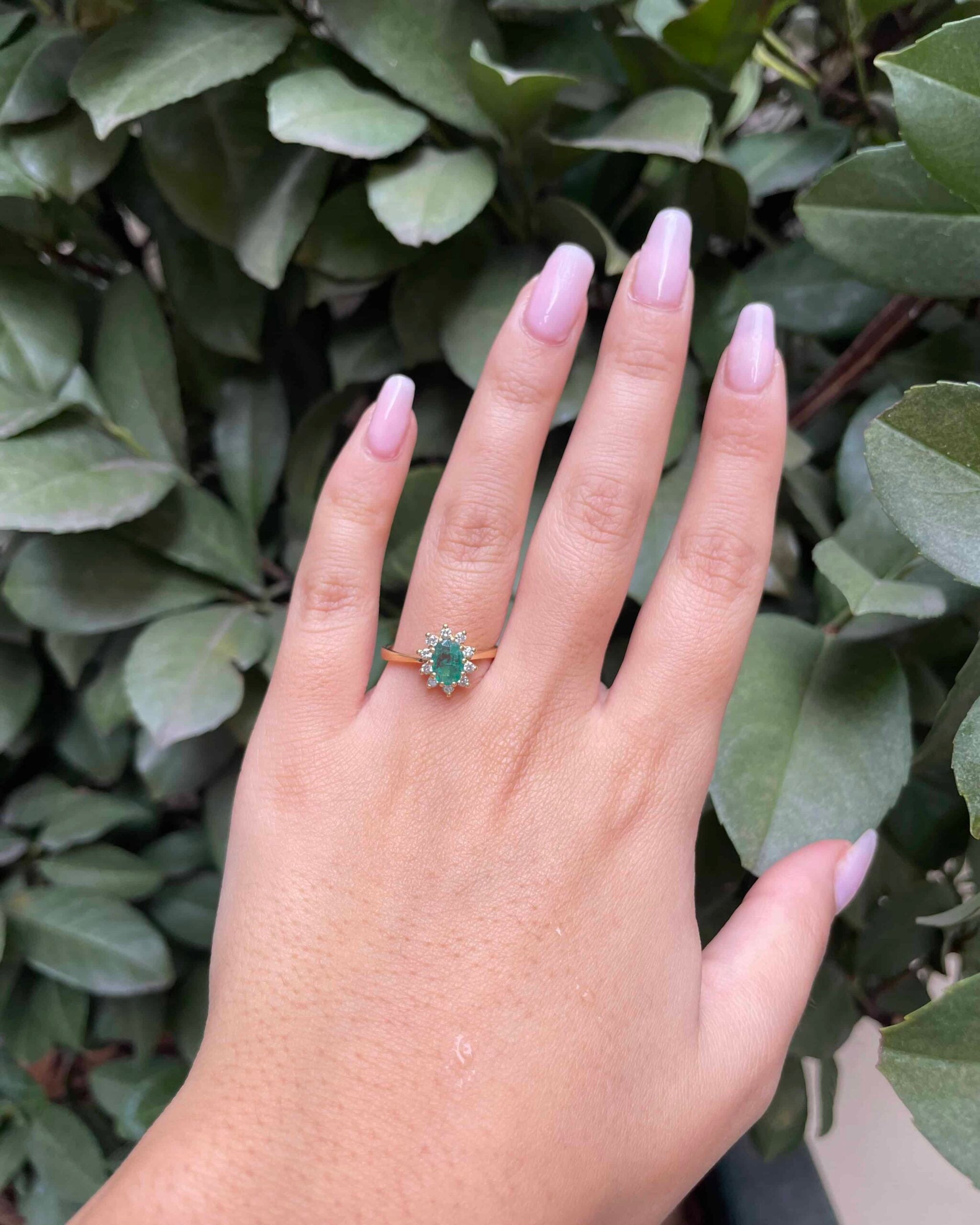 Anillo "Loreline" con margaritas de esmeralda y diamantes de 0,55 quilates