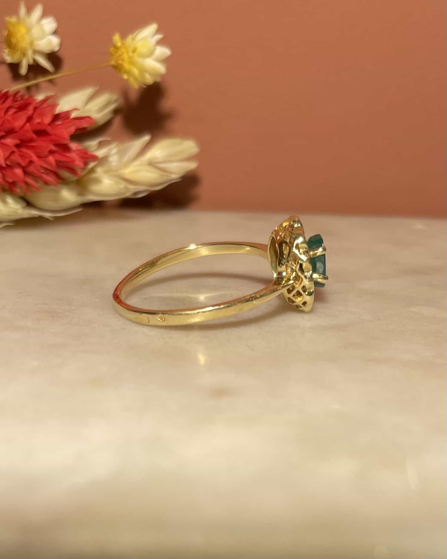 Bague Marguerite Émeraude 0.30 Carat &amp; Diamants "Bryanna" - Elliade Paris