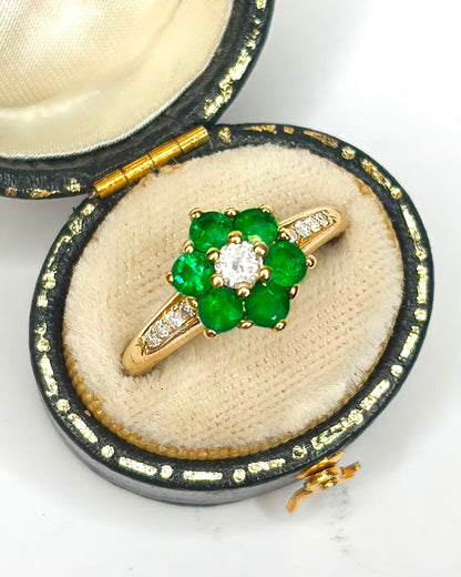 Bague Marguerite Émeraudes 0.90 carat &amp; Diamants "Lara" - Elliade Paris
