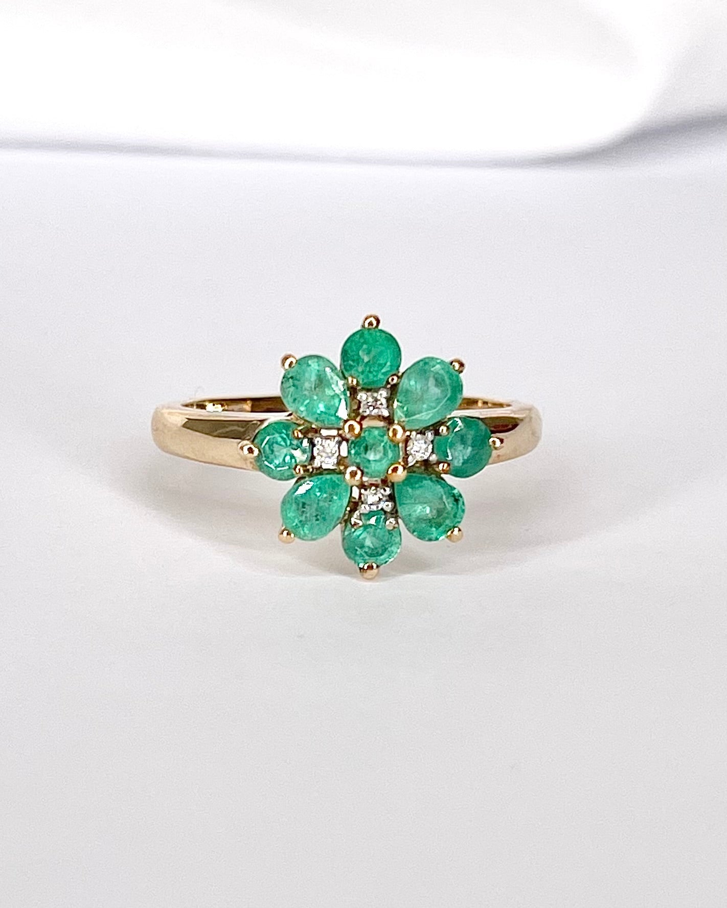 Bague Marguerite Émeraudes 0.98 carat &amp; Diamants "Andréa" - Elliade Paris