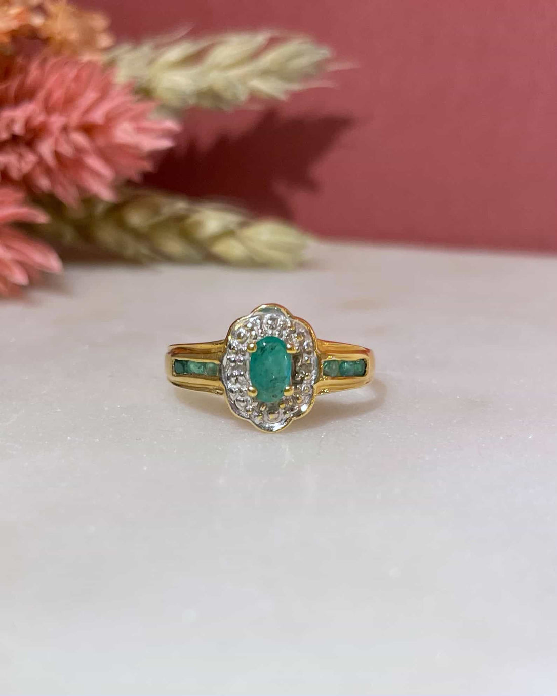 Bague Marguerite Émeraudes &amp; Diamants &quot;Clara&quot; - Elliade Paris