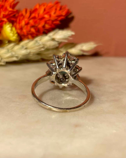 Bague Marguerite Émeraude 1.50 carat &amp; 10 Diamants &quot;Georgina&quot;