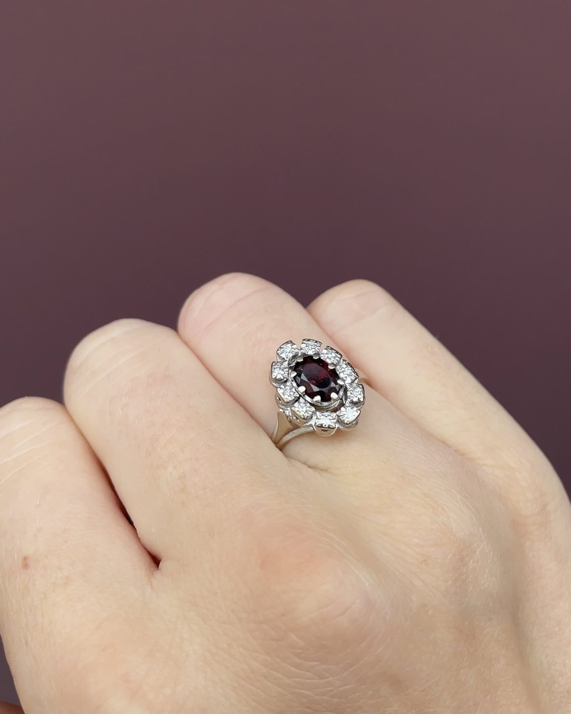 Bague Marguerite Grenat 0.80 carat &amp; Diamants "Milenda" - Elliade Paris