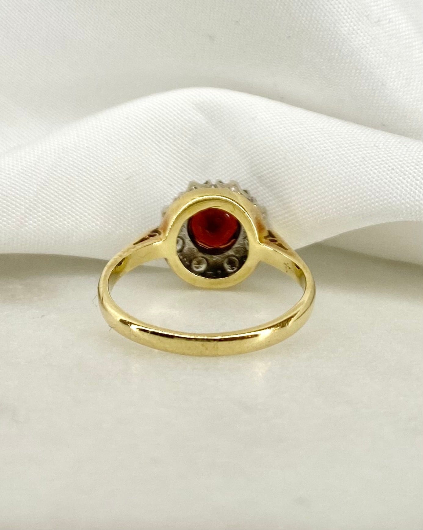 Bague Marguerite Grenat 1.05 carat &amp; 8 Diamants "Kate" - Elliade Paris