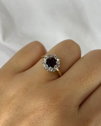 Bague Marguerite Grenat 1.05 carat &amp; 8 Diamants &quot;Kate&quot; - Elliade Paris