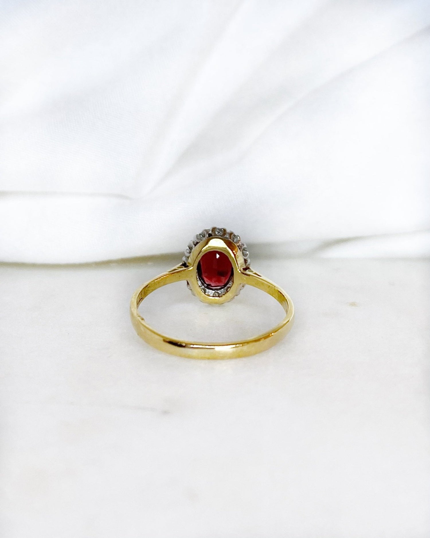Bague Marguerite Grenat 1.45 carat &amp; Diamants &quot;Yaraé&quot; - Elliade Paris