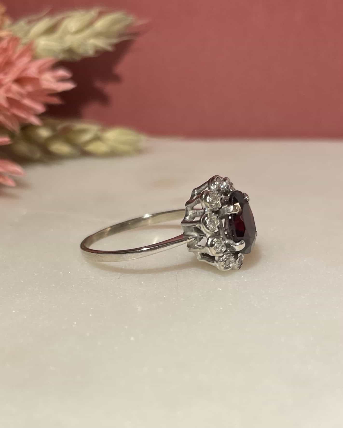 Bague Marguerite Grenat 1.50 carat &amp; Diamants "Rosie" - Elliade Paris